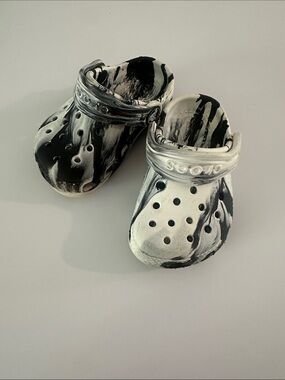 CROCS Kids Marble-Effect Clogs in Black & White